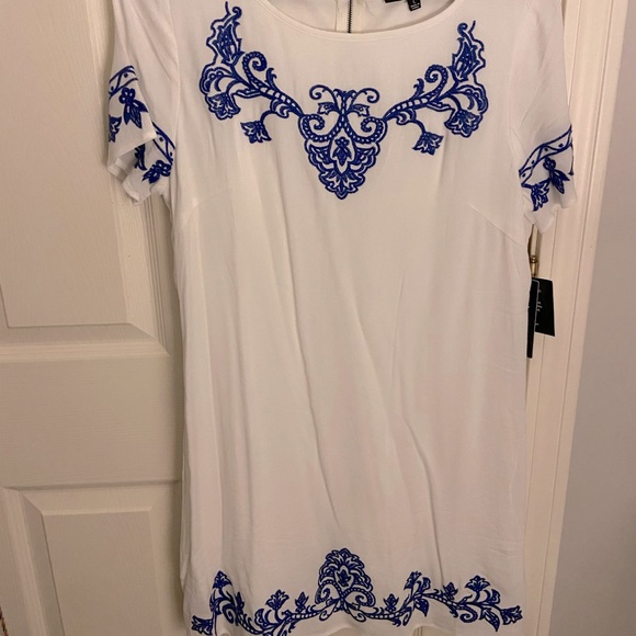 NWT LuLu’s Tale to Tell Blue and Ivory Embroidered Shift Dress - Picture 3 of 4